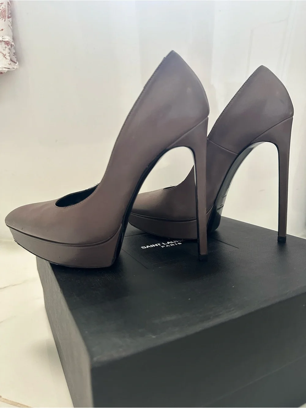 Saint Laurent Pointed-Toe Stiletto Pumps - Picture 4 of 13